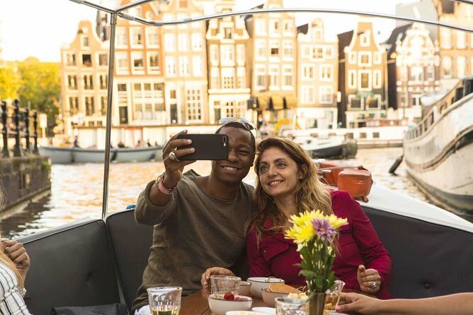 Private Romantic Canal Cruise Amsterdam with Bubbly and Snacks - The Keizersgracht start: getting your bearings the easy way