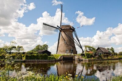 Private tour from Rotterdam to Windmills of Kinderdijk & Gouda Cheese Experience - Gouda on Foot: Cheese, Stroopwafels, and a Market-Square Stroll