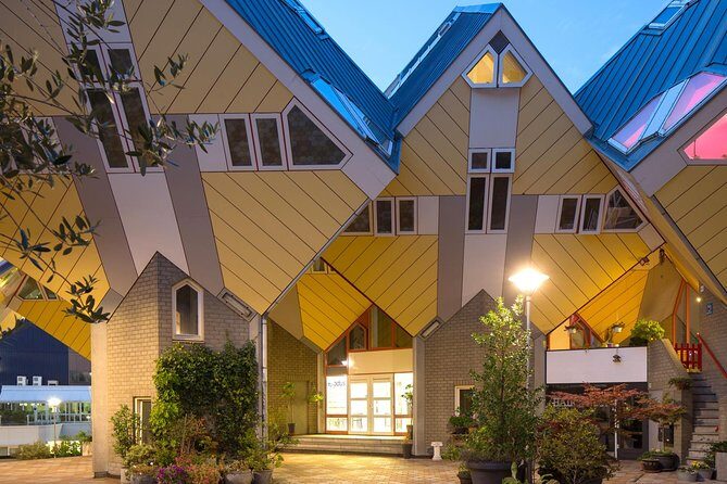 Private tour: Markthal, Cube houses and Rooftop Het Witte Huis - Markthal’s covered market setup makes the best first hour