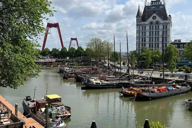 Private Tour of Rotterdam and The Hague including Transfer - The switch to Rotterdam: station architecture and a quirky statue from the road