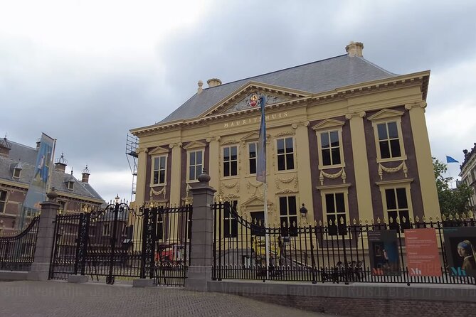 Private Tour of The Hague, Delft and Rotterdam with Lunch - Binnenhof, Ridderzaal, and the parliament pond: where politics becomes a walk