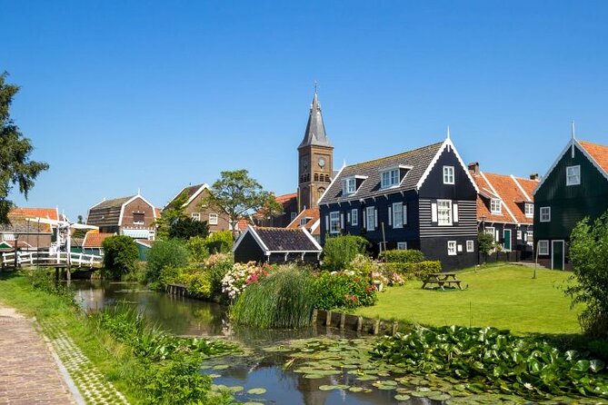 Private Tour to Giethoorn with boat and Zaanse Schans windmills - Giethoorn on foot and by boat: why this village feels unreal