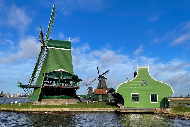 Private Tour to Giethoorn with boat and Zaanse Schans windmills - Private tour perks: pacing, photo help, and fewer “where do we go?” moments