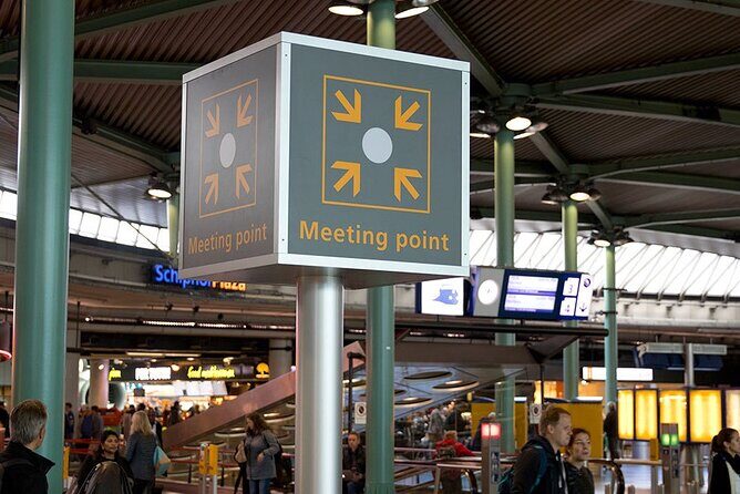 Private transfer between Rotterdam - Amsterdam (incl. Schiphol airport) - Rotterdam to Schiphol: leaving with the right cushion