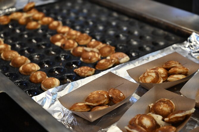Private Utrecht Food Walking Tour with 8 Tastings - Bakkerij Neplenbroek on Vismarkt: apple pie energy to close strong