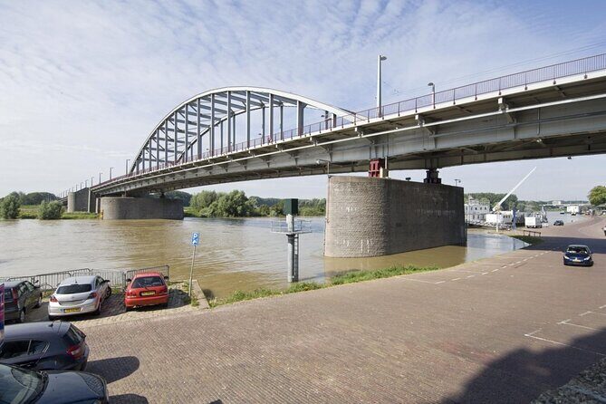 Private WW II Tour: Nazi Camp, WW2 battle grounds and cemetery - Arnhem Oosterbeek War Cemetery: the September landings scale in one visit