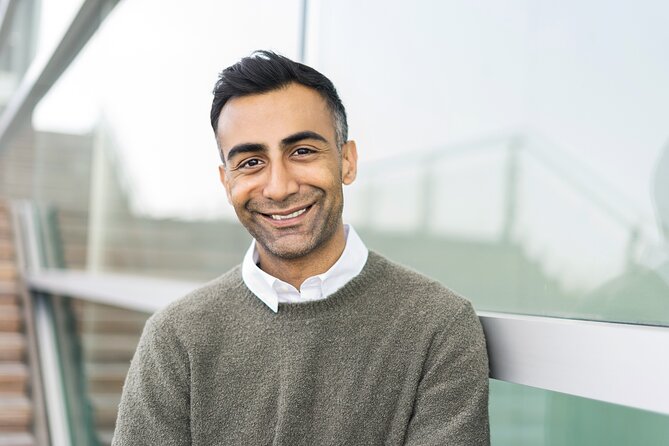 Professional Tinder Photo Session in Amsterdam - How You Get Better Photos: Locations, Lighting, and Posing