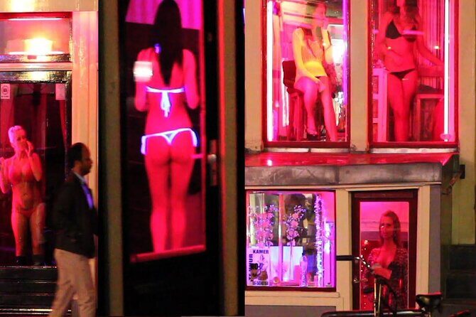 Red Light District Primetime Private Tour for 18+ Only - He Hua Temple: a quiet pause before De Wallen