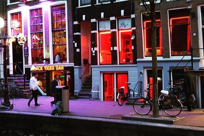 Red Light District Primetime Private Tour for 18+ Only - Who this tour is best for (and who should think twice)