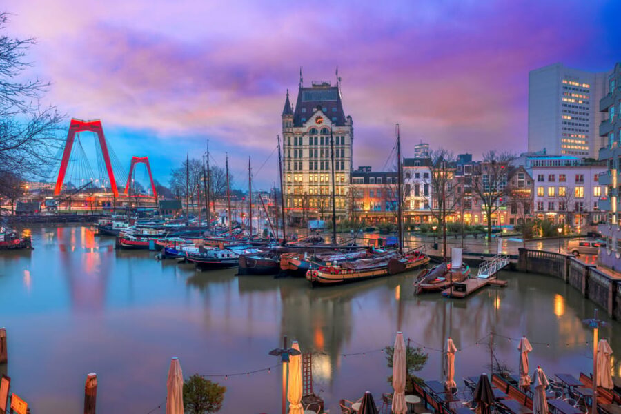 Rotterdam: Capture the most Photogenic Spots with a Local - Rotterdam Centraal: Geometric Views With Real-World Context