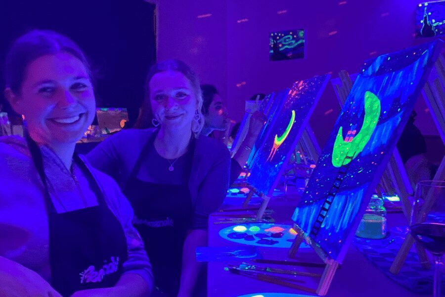 Rotterdam: Paint and Sip in the Dark at Rembrandt van Wine - Drinks on the house: wine, non-alcoholic options, and staying in control