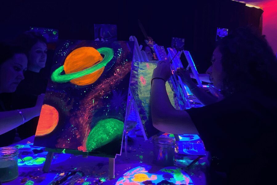 Rotterdam: Paint and Sip in the Dark at Rembrandt van Wine - Tips to make your neon painting night smoother