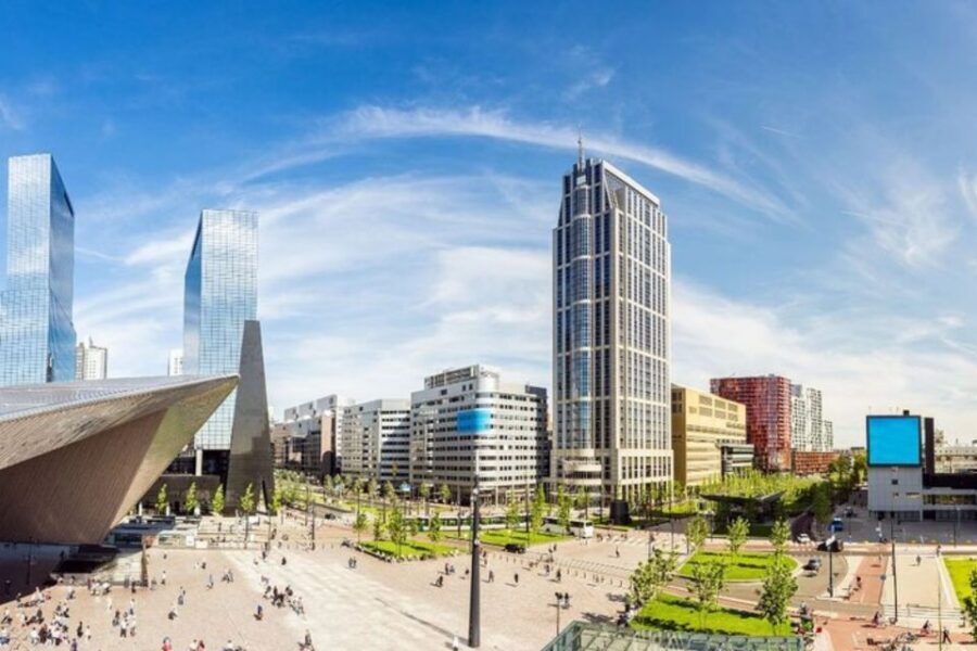 Rotterdam: Private Custom Walking Tour with Local Guide - Languages and the history balance question
