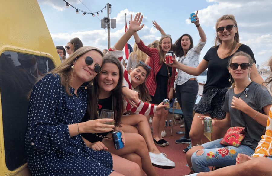 Rotterdam: Pub Cruise with Drinks and Bites - Unlimited beer, wine, and soda plus fried Dutch snacks