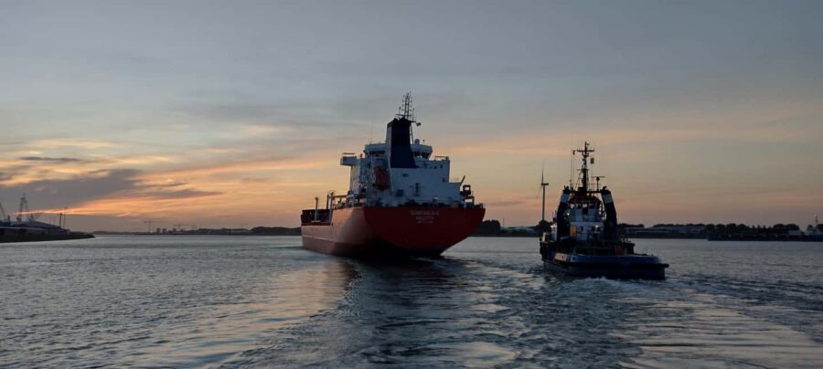 Rotterdam: Summer Evening Cruise with Live Entertainment - Latin live music and DJ moments on the water