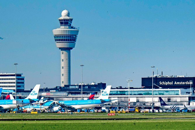 Roundtrip Transfer Schiphol - Amsterdam - VIP meet-and-greet that turns arrival into a plan