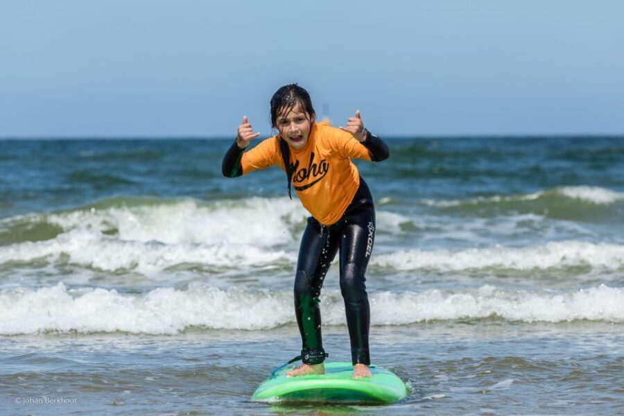 Scheveningen Beach: 1,5-Hour Surf Experience for kids - Scheveningen Kids Surf: what makes it work for beginners