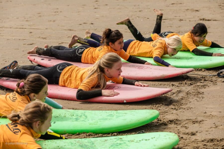 Scheveningen Beach: 1,5-Hour Surf Experience for kids - What you do in the 1.5 hours: from theory to first stand