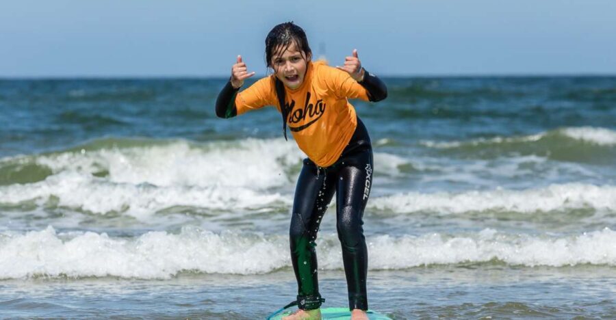 Scheveningen Beach: 1,5-Hour Surf Experience for kids - Meeting Aloha on Scheveningen: finding the blue building