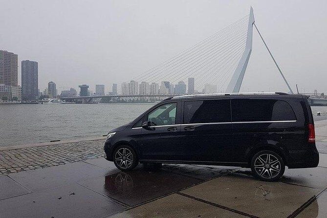 Schiphol Airport Private Transfer to Amsterdam with Meet & Greet - Private chauffeur pickup: what the 45-minute buffer really means