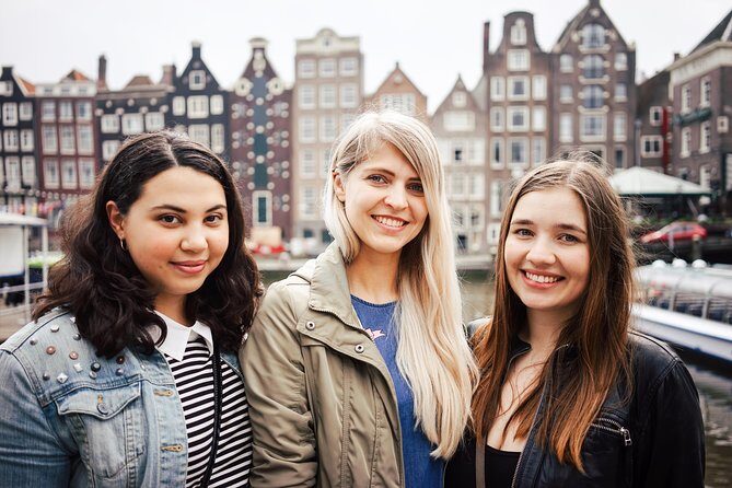 See Shoot Share | Photo Tour - Dam 13 Start: a simple way to begin your Amsterdam photo walk