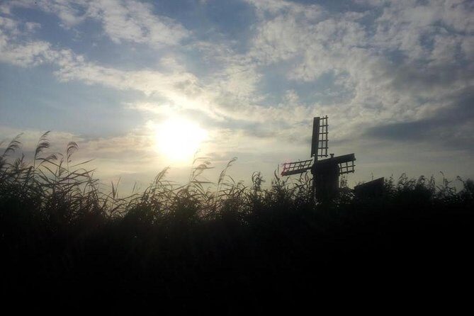 Small-Group Guided Sunset Canoe Tour in Waterland with Dinner - The picnic dinner on the island: what makes it feel local