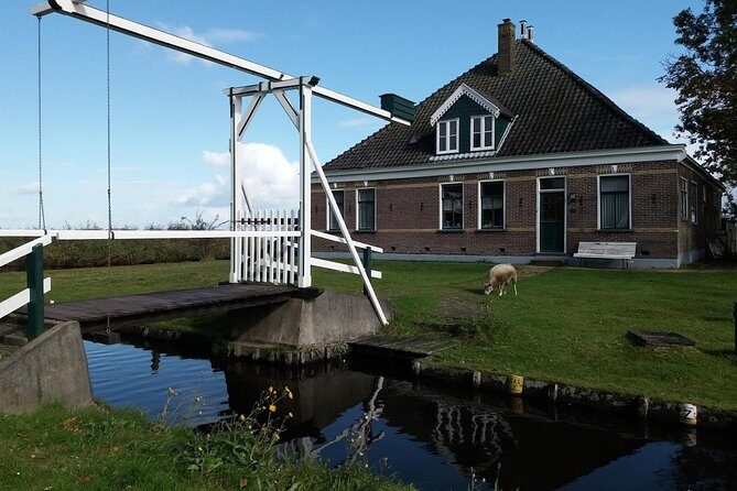 Small-Group Guided Sunset Canoe Tour in Waterland with Dinner - Who should book this canoe sunset tour