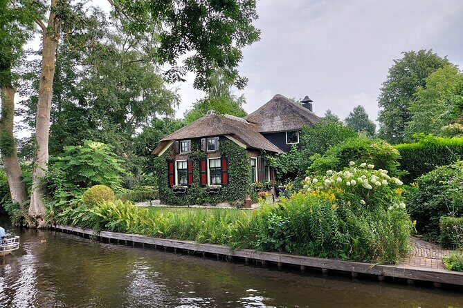 Small-Group Tour to Windmills & Giethoorn with boat tour - Zaanse Schans windmills: what to do in your two-hour window