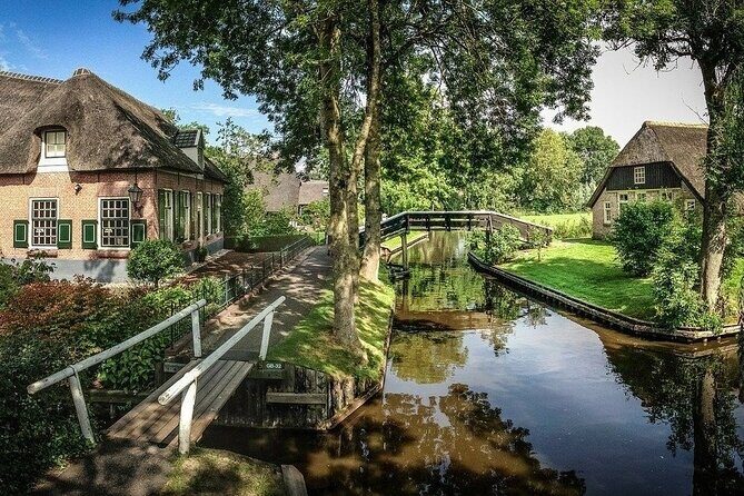 Small-Group Tour to Windmills & Giethoorn with boat tour - The guide factor: why Aku-style hosting changes the whole day