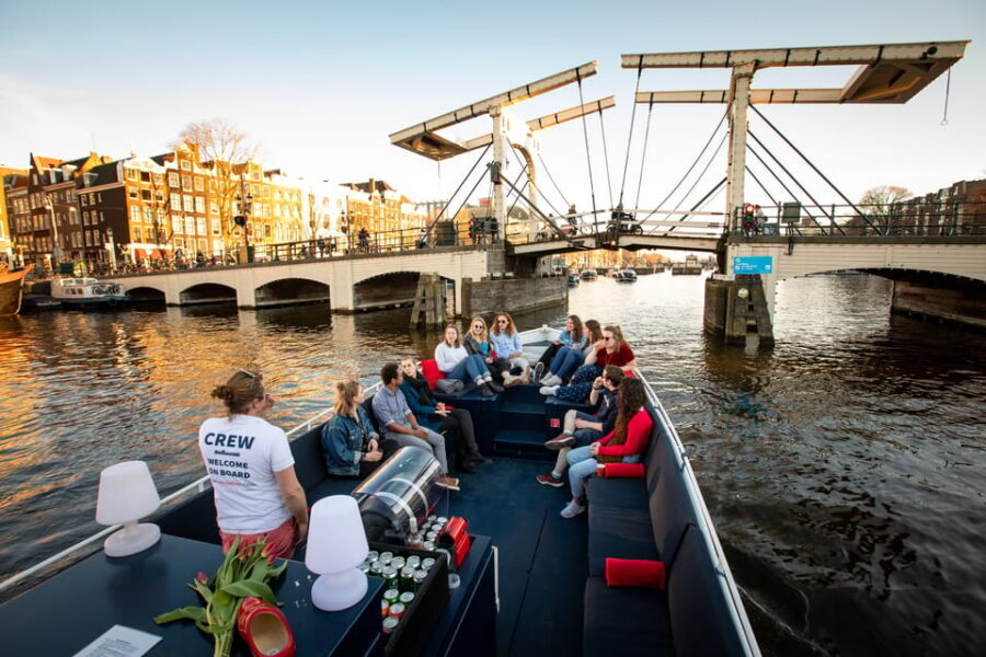 Small-Group Walking Tour with Amsterdam Canal Cruise - The 15-Minute Centrum Break and the Smooth Boat Transition