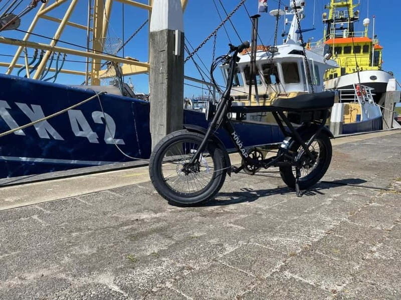 Texel: Electric Fatbike Rental with Map - The KNAAP e-fatbike: thick tires plus 5 levels of help