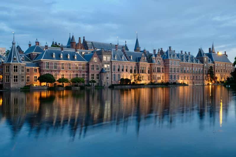 The Hague: City Walking Tour - Binnenhof and the Inner Court: where the tour puts you at the center
