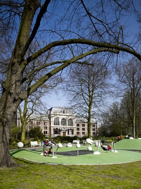 The Hague Walking Tour - Parliament buildings and the Counts of Holland hunting story
