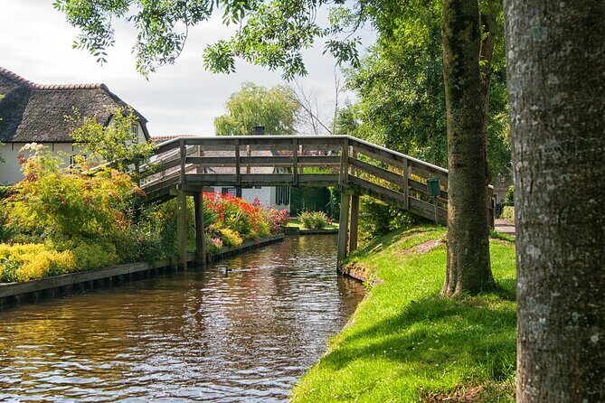 Tour to Giethoorn and Keukenhof Tulip Fields from Amsterdam - Price and value: is $567.14 per person fair?