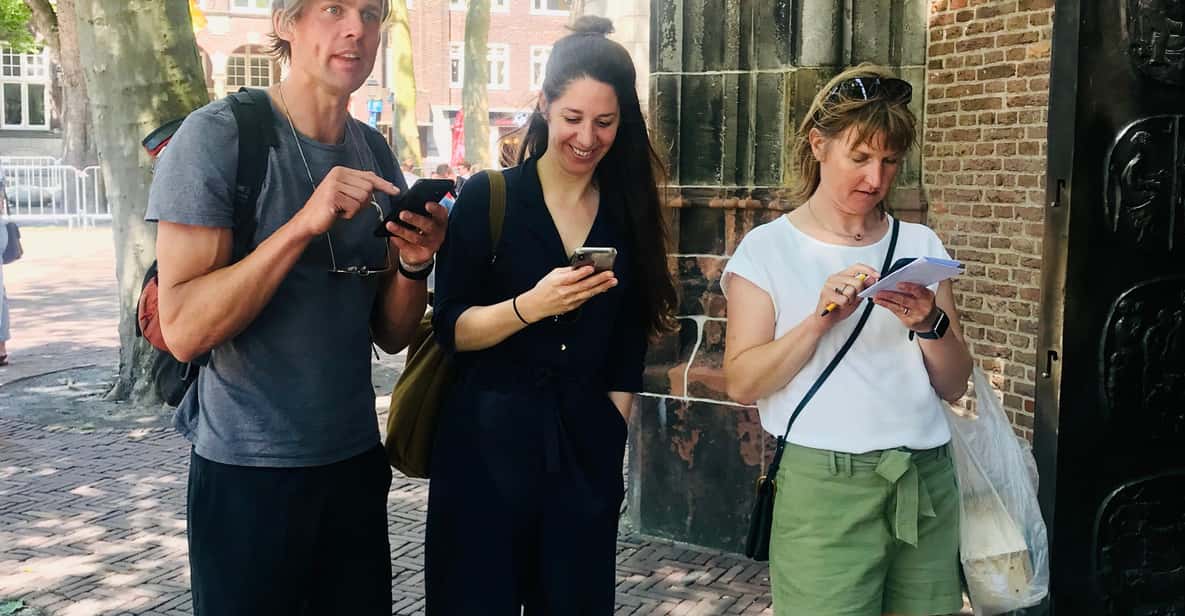 Utrecht Central: Outside Escape City Tour! Super fun! - Smartphone rules: charge it, split roles, and avoid dead time