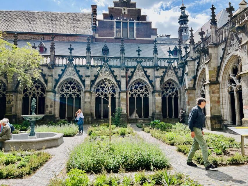 Utrecht: Highlights and Secrets with a Walking Tour - How the guide brings history into today