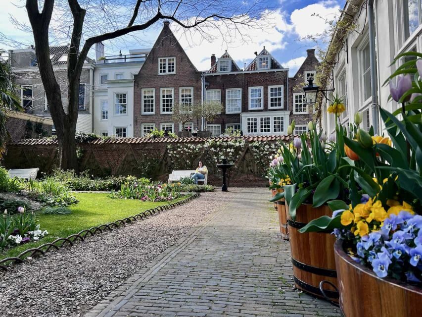 Utrecht: Highlights and Secrets with a Walking Tour - Meeting at Vredenburgplein and spotting your guide fast