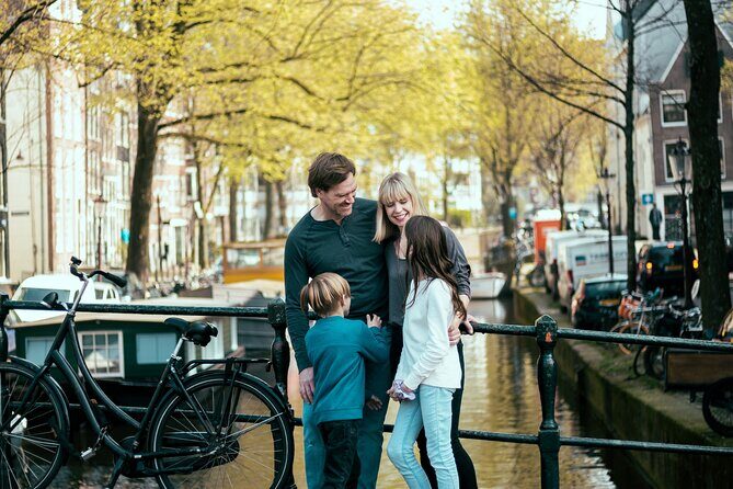 Vacation Photoshoot & Tour in Amsterdam - Comfort and confidence: pose coaching that actually helps