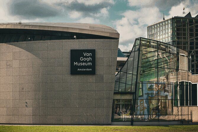 Van Gogh Museum Guided Tour •10 people• Face to Face with Vincent - Following influence: Japanese shadows and Paris color