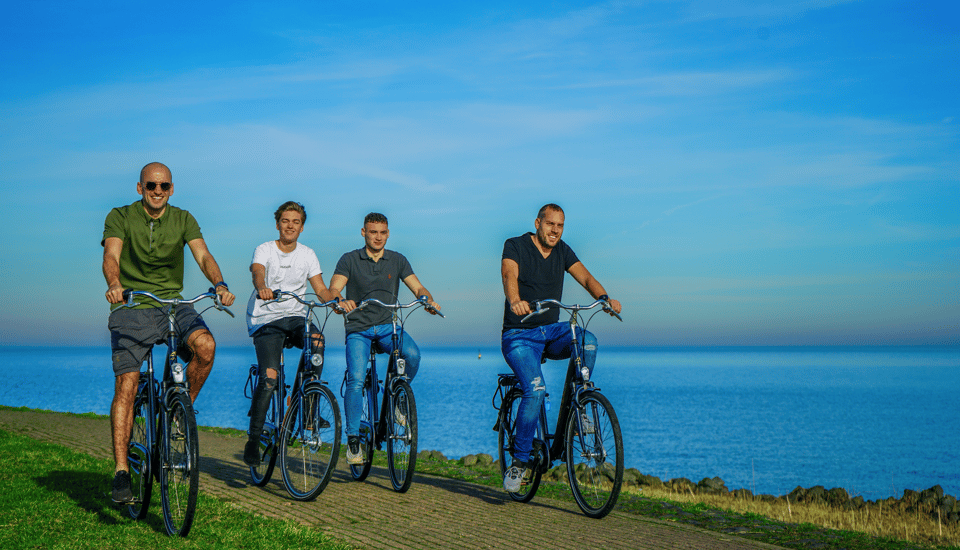 Volendam: Bike Rental including Highlights-Routes - How the route system works: QR directions plus your own pacing