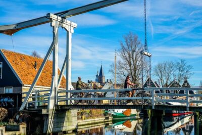 Volendam: E-bike rental with suggested countryside- and fisherman village route - The Countryside and Dikes: Windmill Views, Livestock, and Sea-Level Lessons