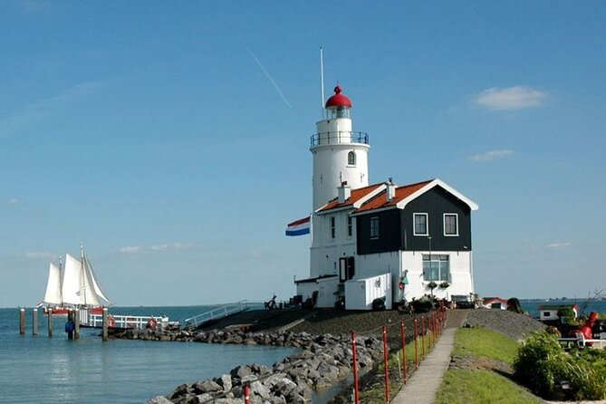 Volendam: E-bike rental with suggested countryside- and fisherman village route - Extending to Marken: The 10 km Dike, Bridges, and a Bike-Friendly Boat Back