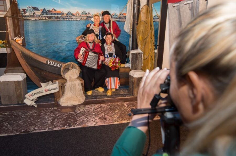 Volendam: Photo Opportunity in Traditional Dutch Costume - Should You Book This Volendam Costume Photo Session?
