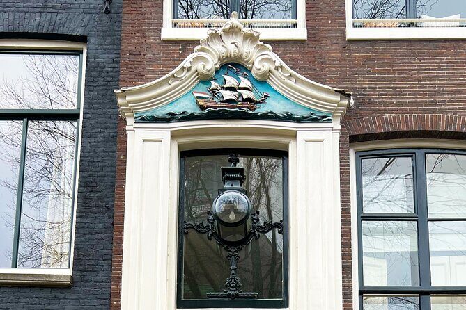 Walking Tour about Golden Age Architecture, private local guide - Torensluis and the four mercantile façades (plus crooked houses)