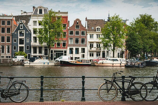 Winter Canal Cruise in Amsterdam - The food and open bar plan (no awkward meal math)