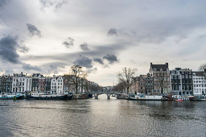 Winter Canal Cruise in Amsterdam - Why the small group (16 guests) matters on a boat