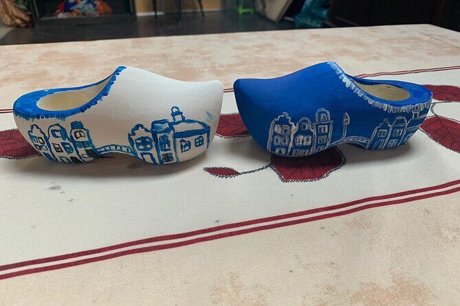 Wooden Shoes Painting Private Workshop in Simonehoeve - Your 14 cm wooden shoes: how to choose a design that works