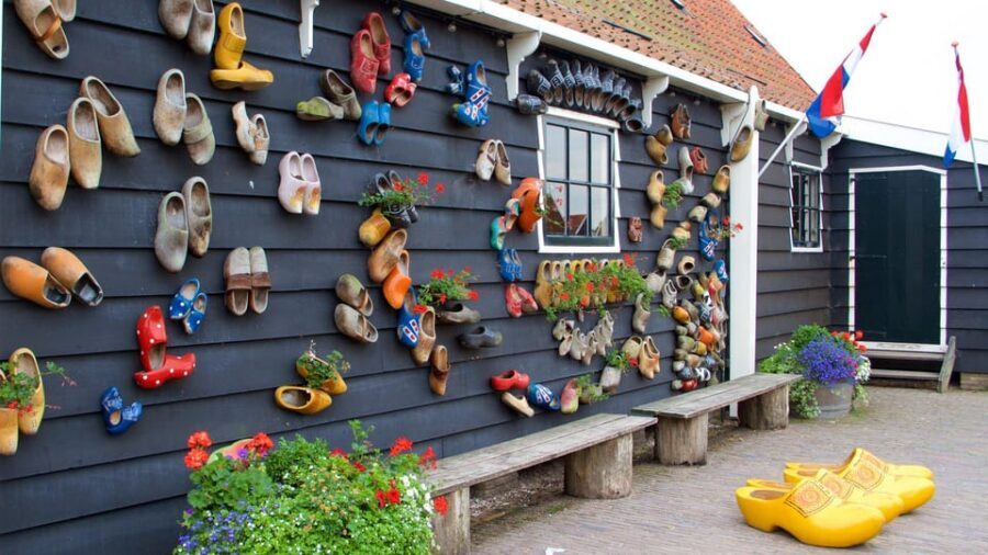 Zaanse Schans: Half-Day Private Guided Tour - From Amsterdam Centraal: simple meet-up and a short orientation