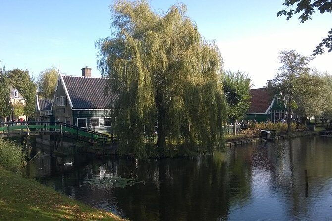 Zaanse Schans Small-Group Excursion from Zaandam - Kooijman Souvenirs & Clogs: a quick stop with real shoe-making energy