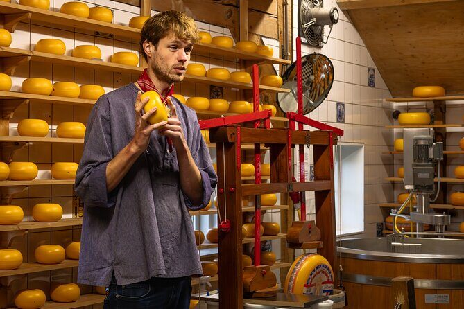 Zaanse Schans Windmills, Cheese and Volendam Tour from Amsterdam - Volendam: seaside charm plus a guided history walk